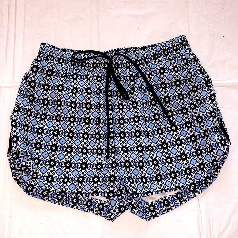NWOT Francesca’s Shorts (Blue+White+Navy)- Small
